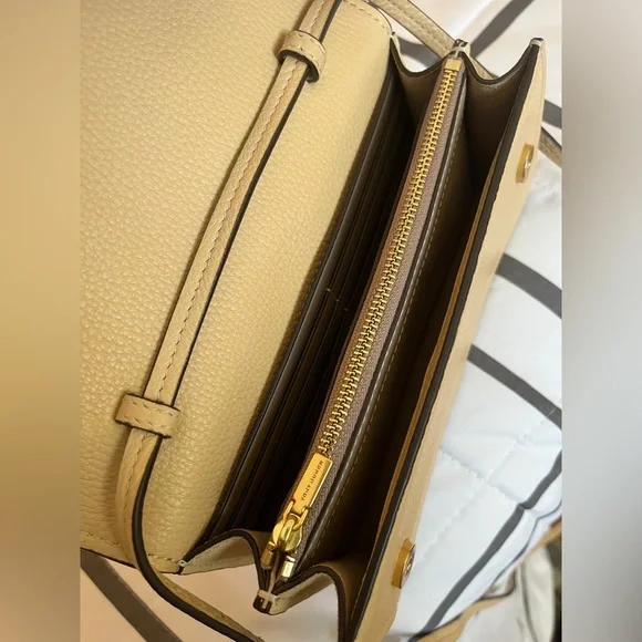 Tory Burch Miller Wallet Crossbody in Vanilla Soft Serve - Picture 14 of 15